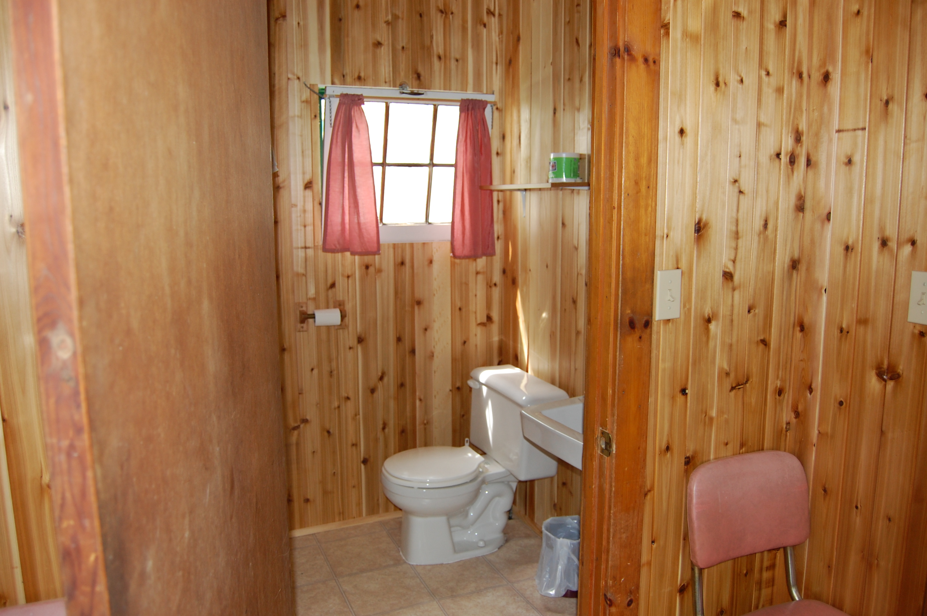 bathroom in 2 bedroom